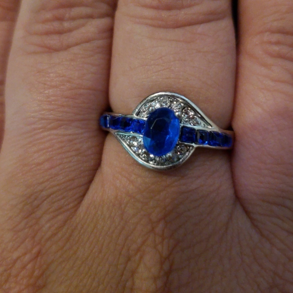 White Gold Filled an blue Rhinestone ring - Picture 1 of 5